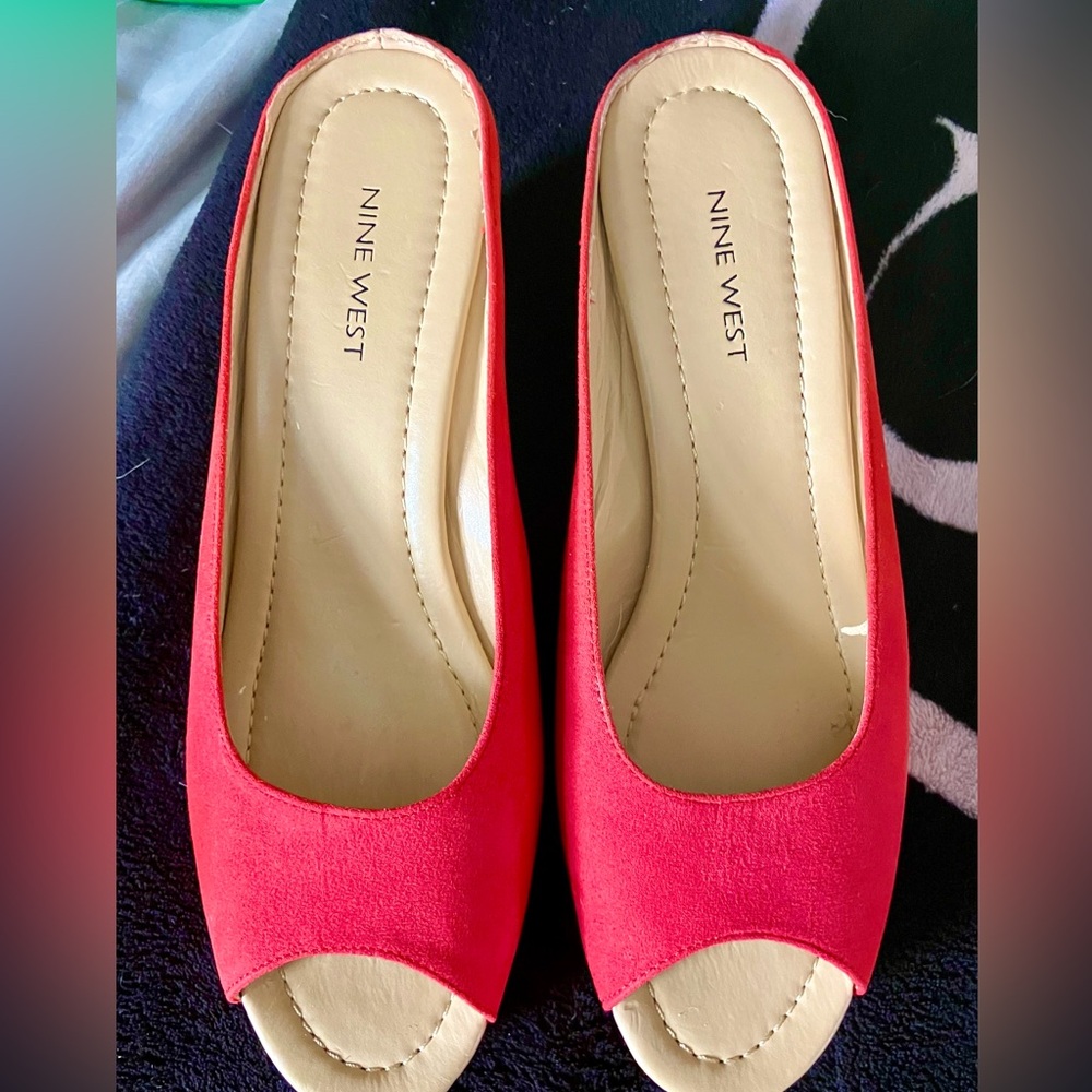 EUC: Anne Klein Wedges Size 10